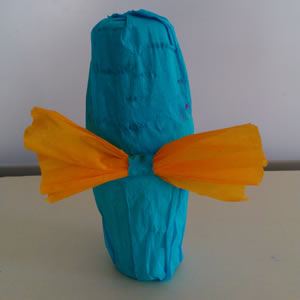 Chocalho forrado a papel Chocalho forrado a papel